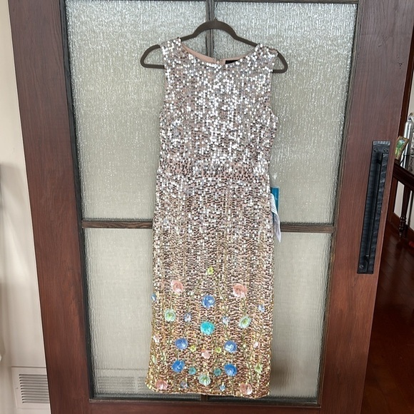 Mac Duggal HIGH NECK DRESS with floral sequin hem. Size 8 NEW $498 sold out size - Picture 6 of 17
